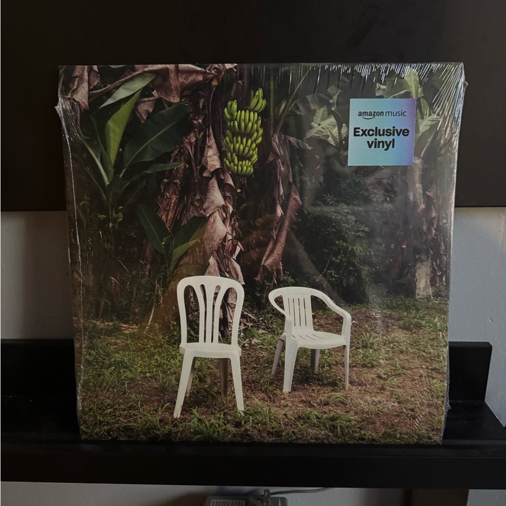 Exclusive Vinyl Red color Debi Tirar más fotos Bad bunny NEW